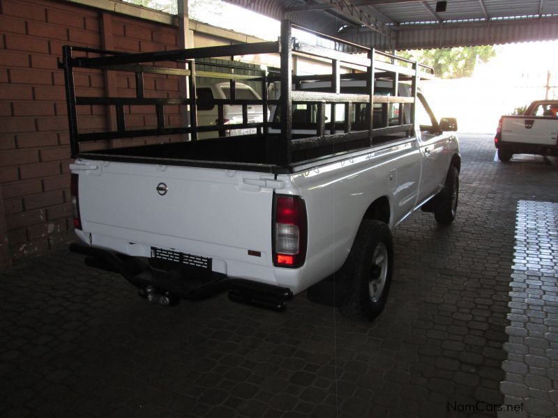 Nissan Np300 2.4i S/C 4x4 in Namibia