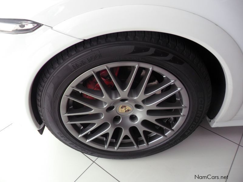 Porsche Cayenne GTS 4.8 V8 in Namibia
