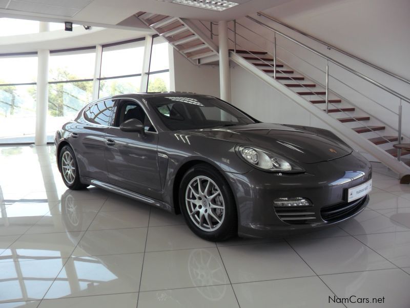 Porsche Panamera 4S PDK in Namibia