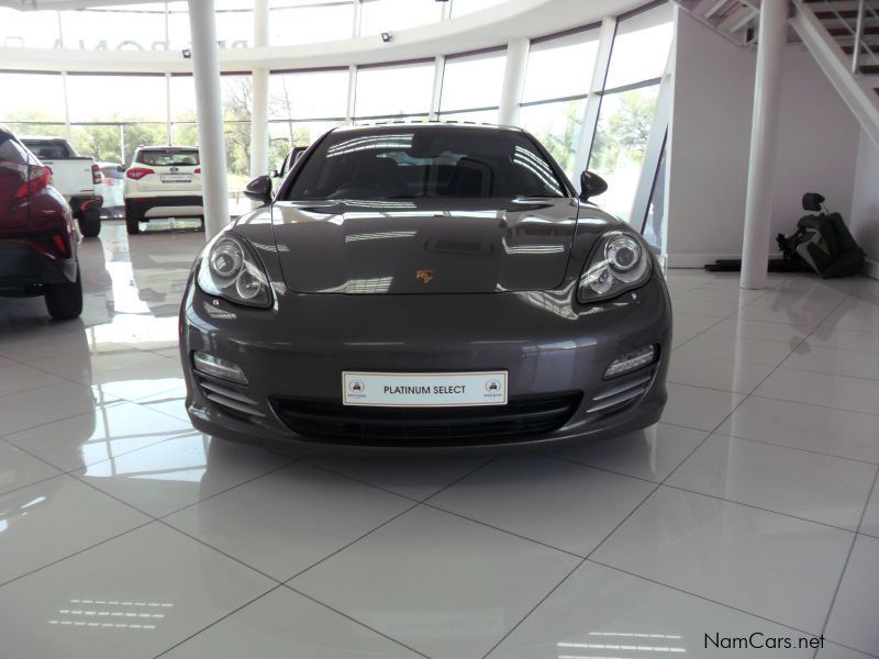 Porsche Panamera 4S PDK in Namibia