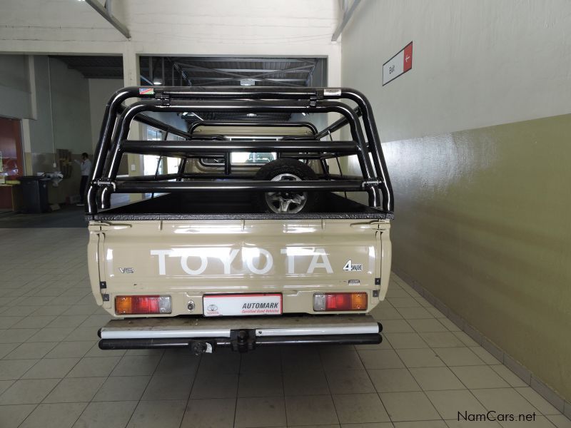 Toyota LAND CRUISER 4.0 V6 SC in Namibia
