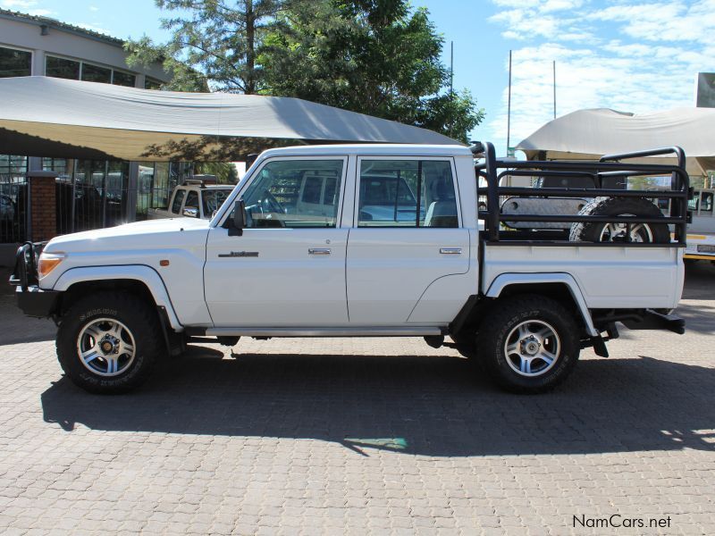 Toyota LANDCRUISER 4.5 V8 D/C 4X4 in Namibia