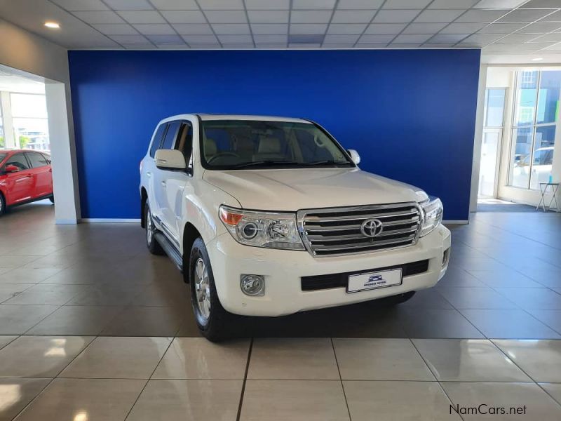 Toyota Land Cruiser 200 4.5D V8 VX AT in Namibia