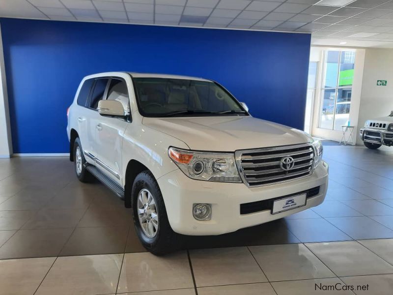 Toyota Land Cruiser 200 4.5D V8 VX AT in Namibia