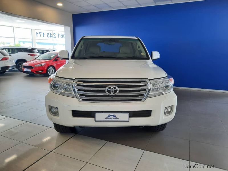 Toyota Land Cruiser 200 4.5D V8 VX AT in Namibia