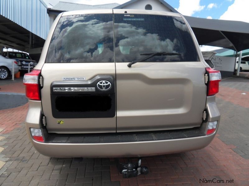 Toyota Land Cruiser 200 GX V8 TD in Namibia