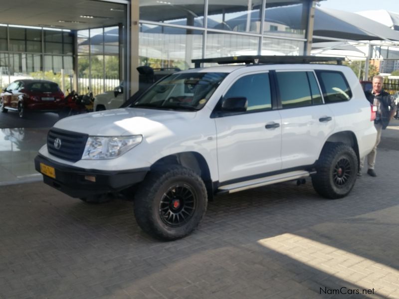 Toyota Land Cruiser 200 Series Manual VX V8 Diesel in Namibia