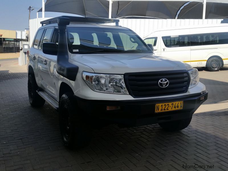 Toyota Land Cruiser 200 Series Manual VX V8 Diesel in Namibia