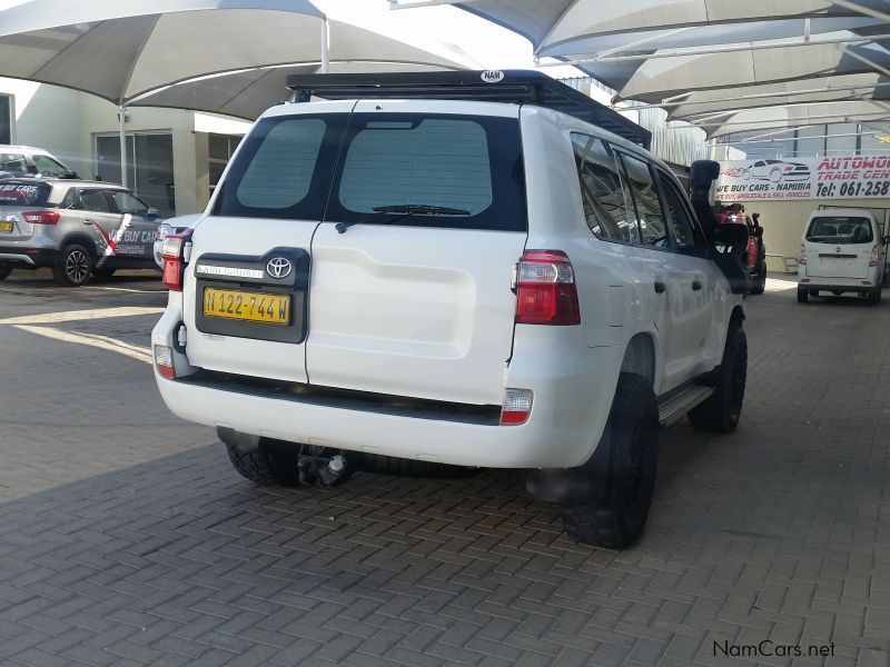 Toyota Land Cruiser 200 Series Manual VX V8 Diesel in Namibia