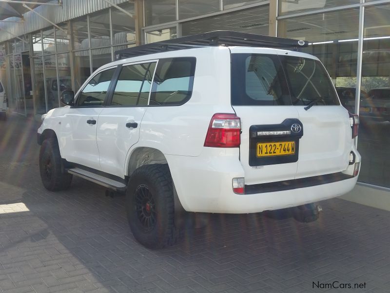 Toyota Land Cruiser 200 Series Manual VX V8 Diesel in Namibia