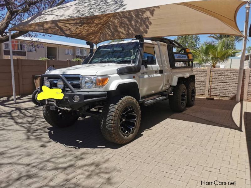 Toyota Land Cruiser 4.0 V6 6x6 in Namibia