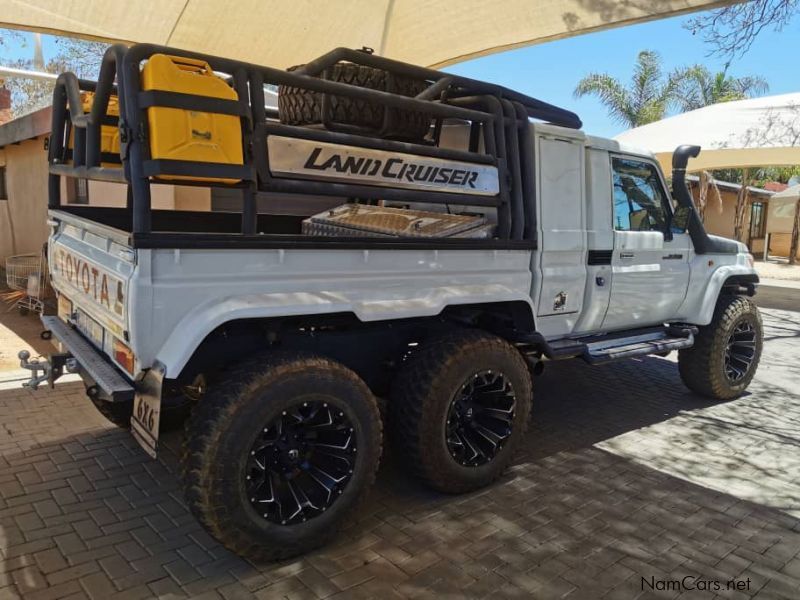 Toyota Land Cruiser 4.0 V6 6x6 in Namibia