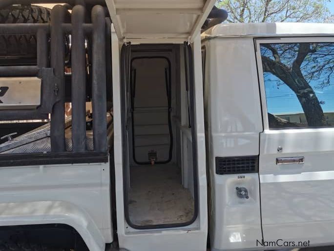 Toyota Land Cruiser 4.0 V6 6x6 in Namibia