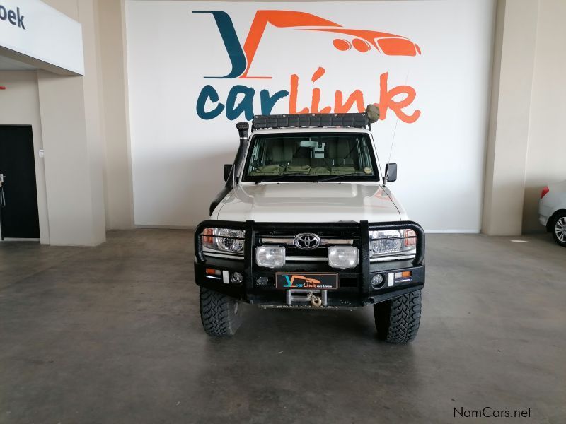 Toyota Land Cruiser 4.0 V6 D/Cab 4x4 in Namibia