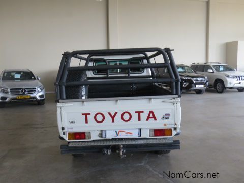 Toyota Land Cruiser 4.0 V6 S/Cab in Namibia