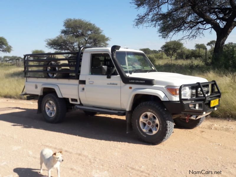 Toyota Land Cruiser 4l in Namibia