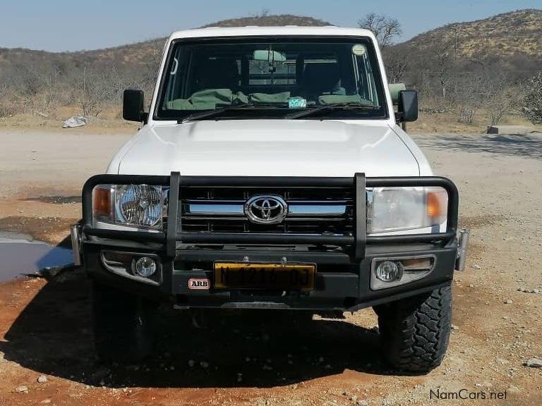 Toyota Land Cruiser D/C 4x4  4.0 V6 in Namibia