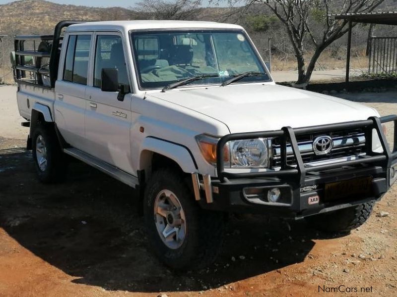 Toyota Land Cruiser D/C 4x4  4.0 V6 in Namibia