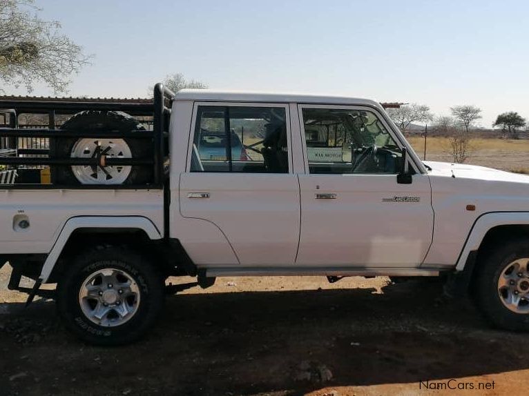 Toyota Land Cruiser D/C 4x4  4.0 V6 in Namibia