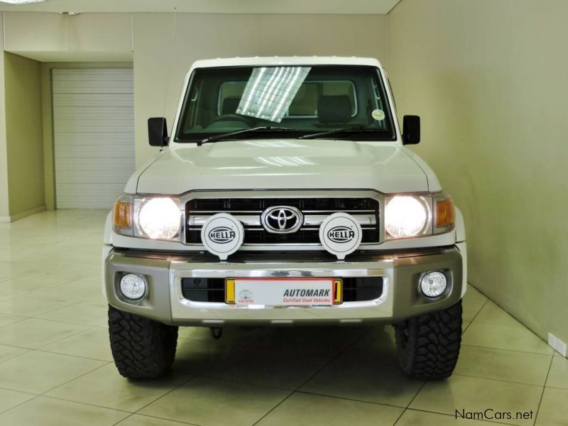 Toyota Land Cruiser V6 in Namibia