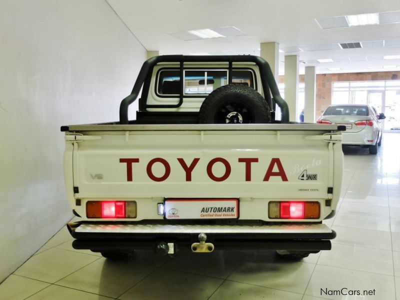 Toyota Land Cruiser V6 in Namibia