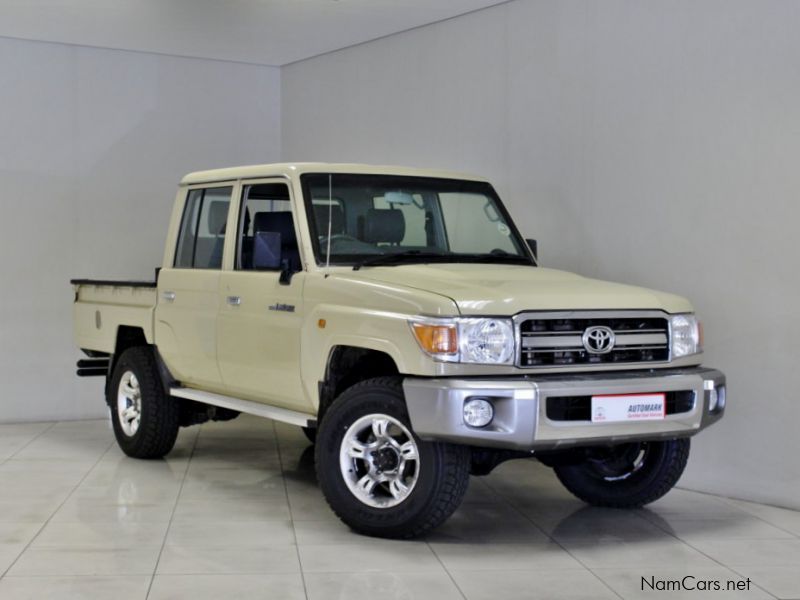 Toyota Land Cruiser V6 in Namibia