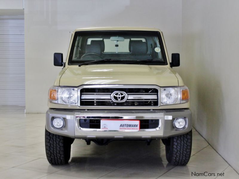 Toyota Land Cruiser V6 in Namibia