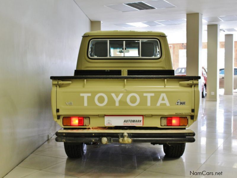 Toyota Land Cruiser V6 in Namibia