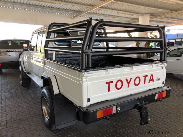 Toyota Landcruiser 4.0 V6 D/C 4x4 in Namibia