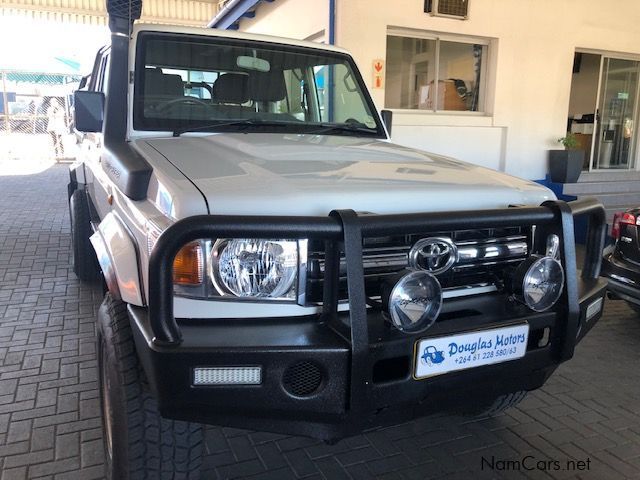 Toyota Landcruiser 4.0 V6 D/C 4x4 in Namibia