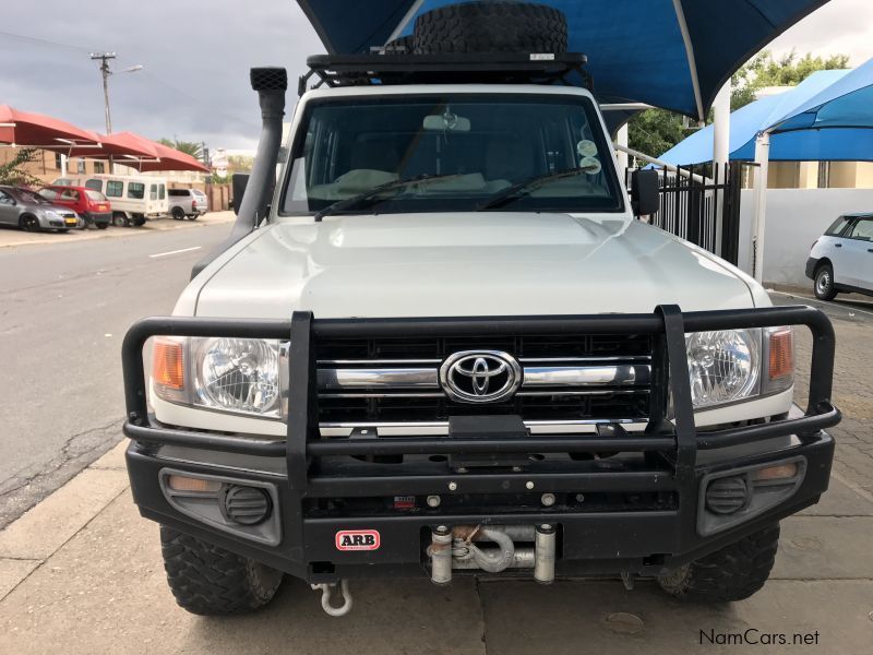 Toyota Landcruiser 4.0 V6 D/C 4x4 in Namibia