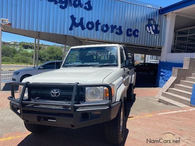 Toyota Landcruiser 4.0 V6 S/Cab 4x4 in Namibia