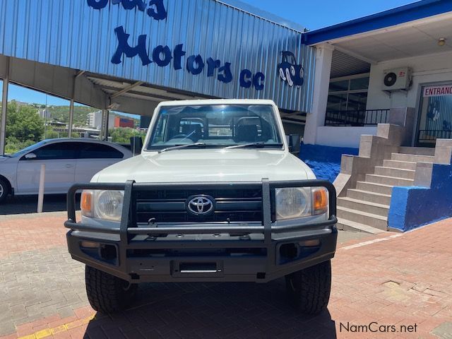 Toyota Landcruiser 4.0 V6 S/Cab 4x4 in Namibia