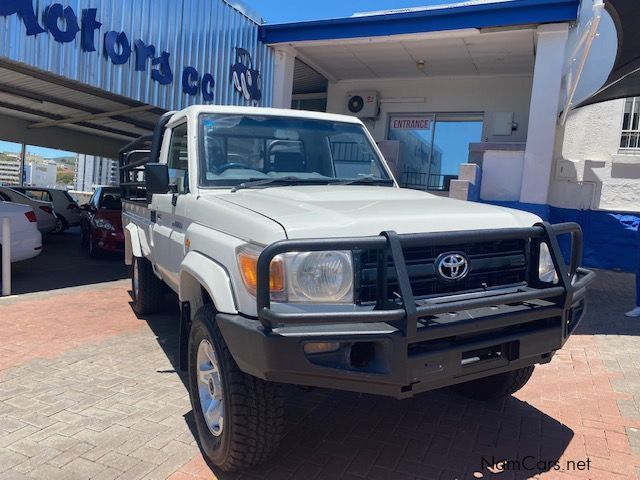 Toyota Landcruiser 4.0 V6 S/Cab 4x4 in Namibia