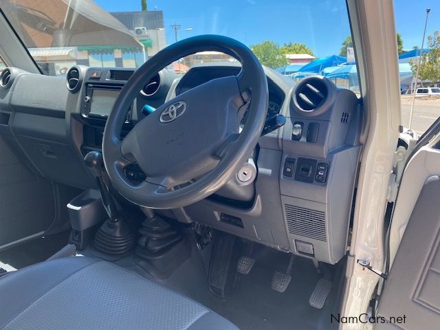 Toyota Landcruiser 4.0 V6 S/Cab 4x4 in Namibia