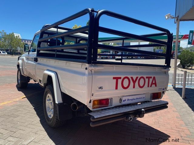 Toyota Landcruiser 4.0 V6 S/Cab 4x4 in Namibia