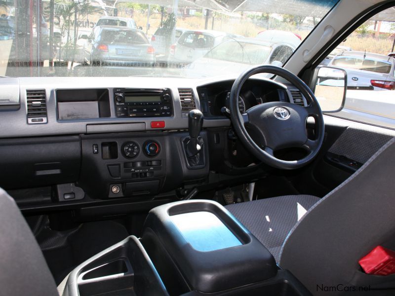 Toyota Quantum 2.7 14 seater in Namibia