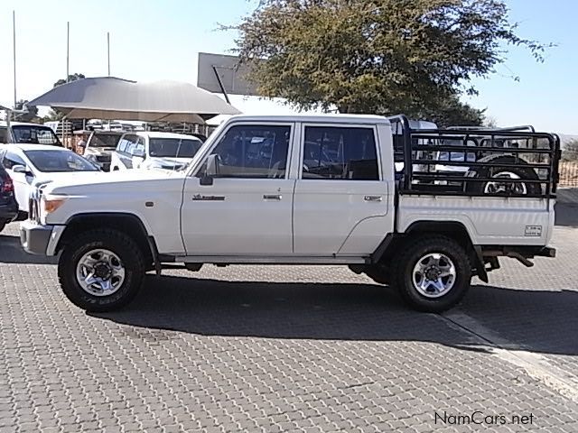 Toyota TOYOTA LAND CRUISER 4.0 V6 DC 4X4 in Namibia