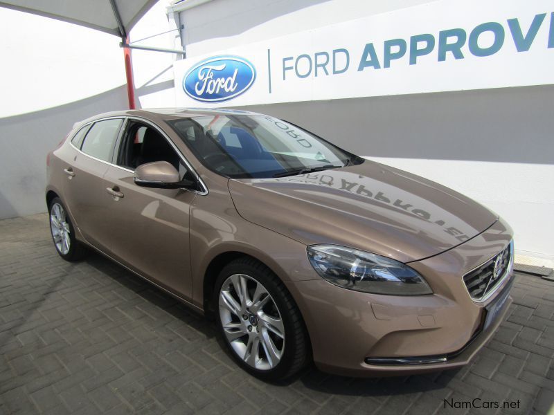 Volvo V40 T4 ELITE in Namibia