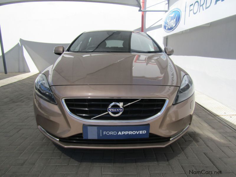 Volvo V40 T4 ELITE in Namibia