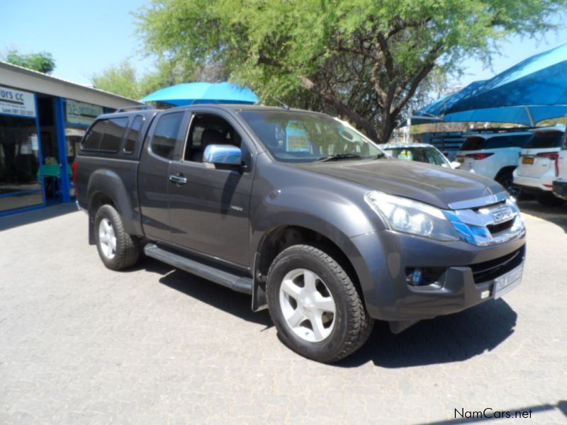 Isuzu KB300 D-TEQ 4x4 Ext-Cab in Namibia