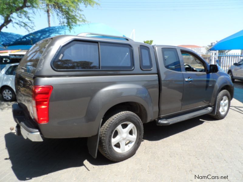 Isuzu KB300 D-TEQ 4x4 Ext-Cab in Namibia