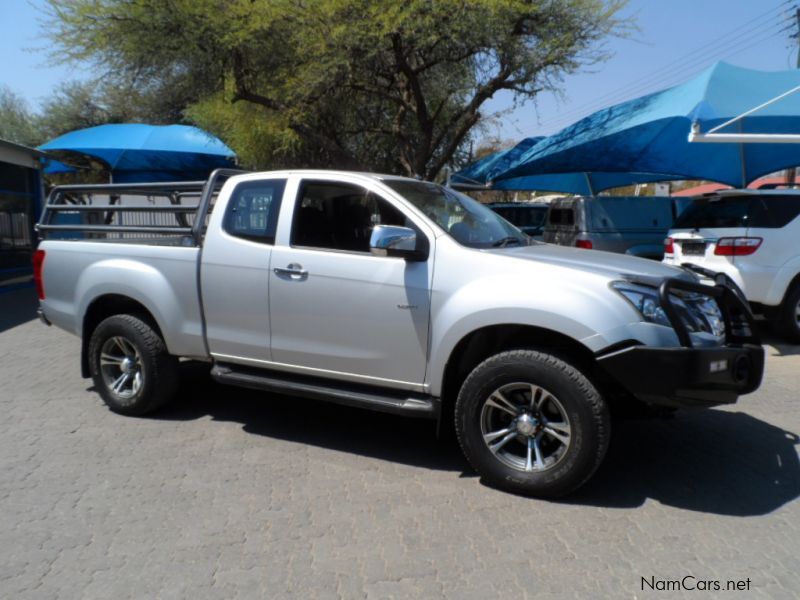 Isuzu KB300 D-TEQ 4x4 Ext-Cab in Namibia