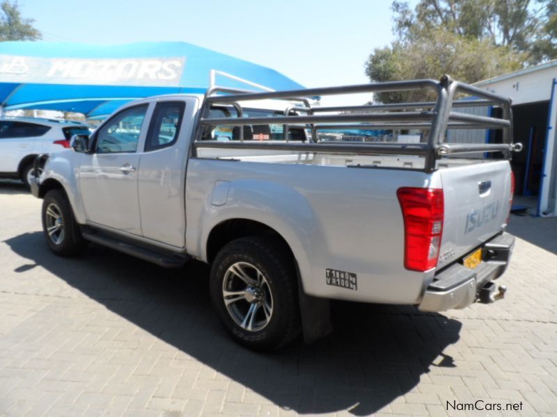 Isuzu KB300 D-TEQ 4x4 Ext-Cab in Namibia