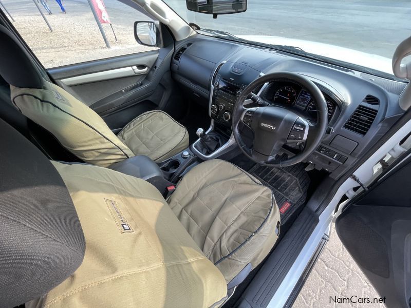 Isuzu KB300 D-TEQ LX 4X4 in Namibia