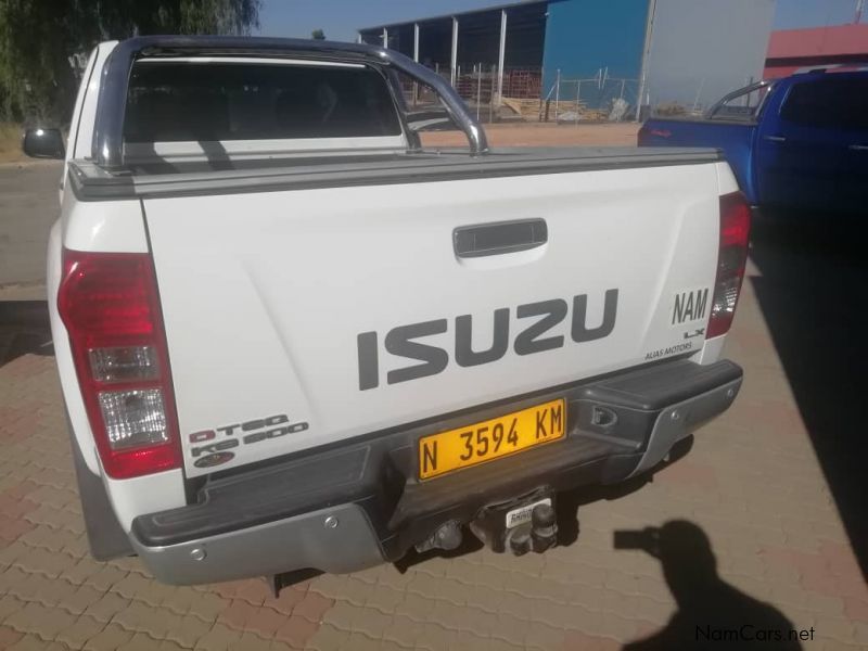 Isuzu KB300 EXTENDED CAB 4X4 in Namibia