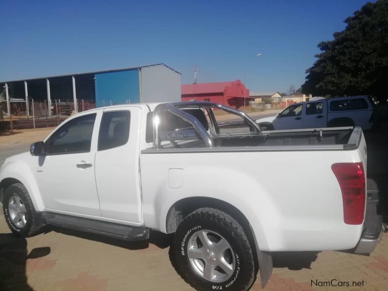 Isuzu KB300 EXTENDED CAB 4X4 in Namibia