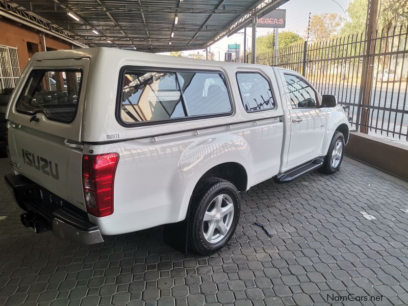 Isuzu KB300 LX D-teq S/C 4x4 in Namibia