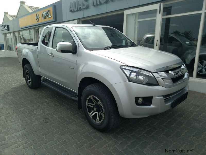 Isuzu KB300 LX EXT/CAB 4X4 MT in Namibia