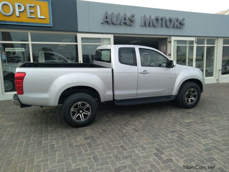 Isuzu KB300 LX EXT/CAB 4X4 MT in Namibia